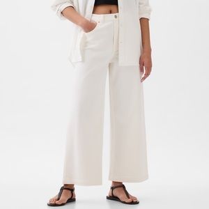 Gap size 27 white jeans!